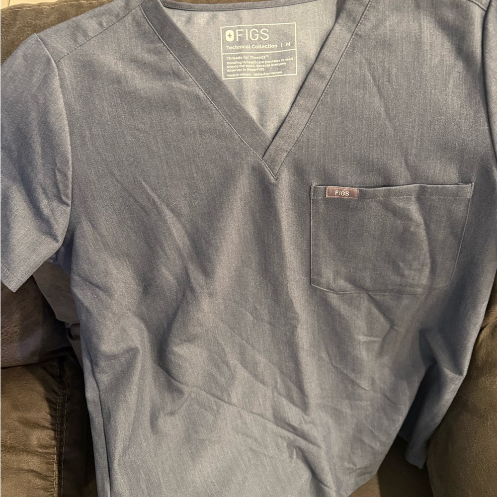 Figs heather denim Catarina  1 pocket Scrub Top medium